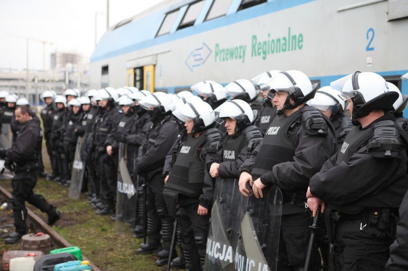 Policjanci ćwiczyli na poznańskim dworcu