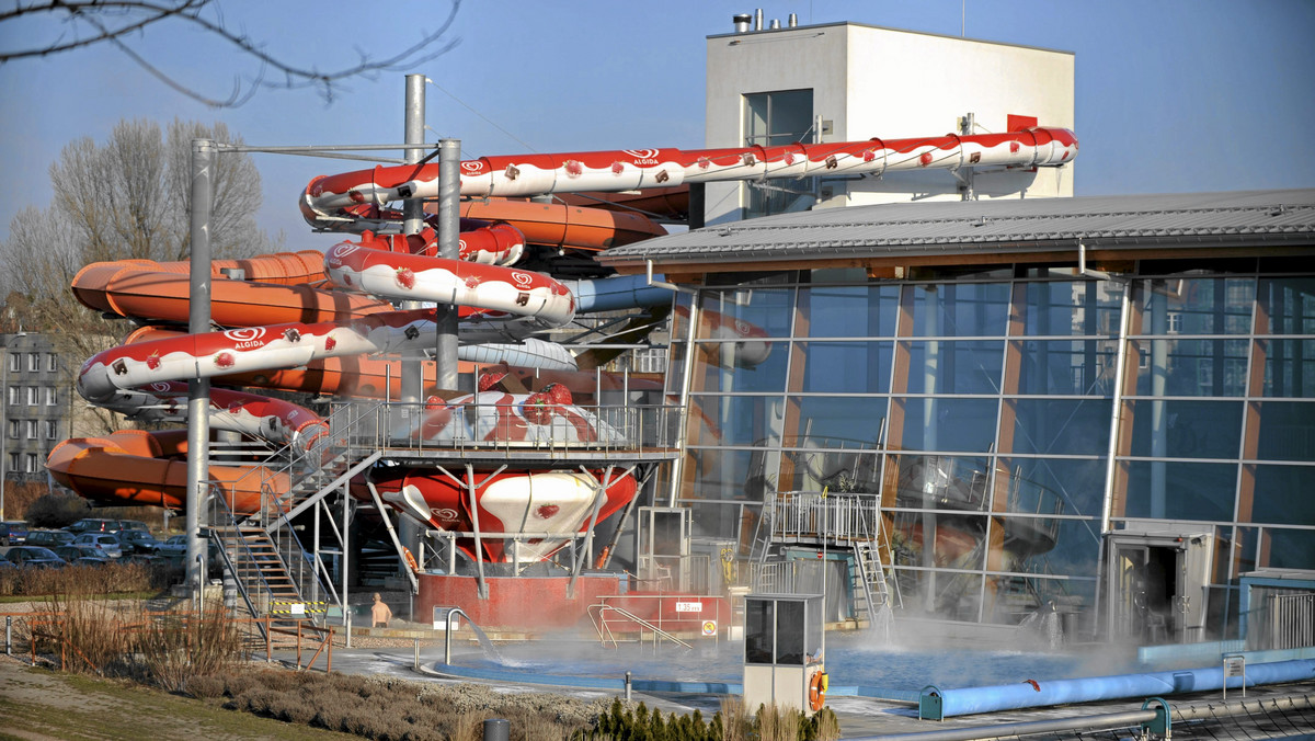 Nowy kryty basen i tematyczne sale fitness powstaną w ramach rozbudowy aquaparku we Wrocławiu. Prace mają ruszyć w środę. Z nowych atrakcji będzie można korzystać w grudniu.