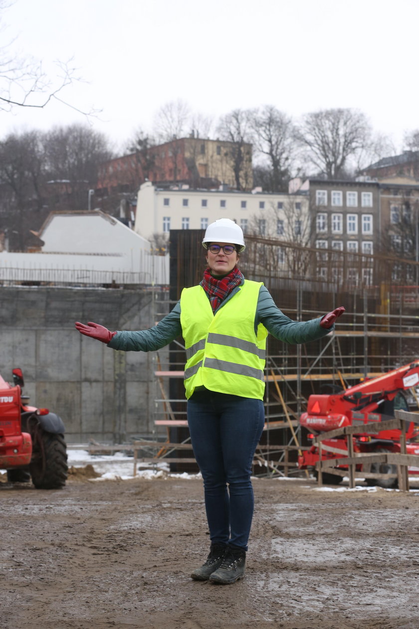 Aleksandra Dulkiewicz, p.o. prezydenta Gdańska wizytuje plac budowy