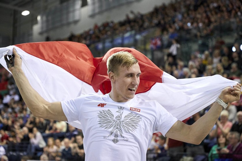 Piotr Lisek zachęca do pozostania w domu