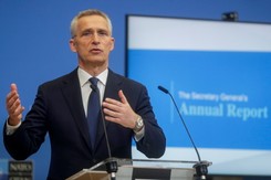 Stoltenberg: Rosyjskie oddziały nie wycofują się z Ukrainy, lecz przegrupowują