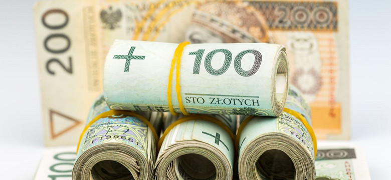 Infor.pl: Tabele GUS decydują, czy emerytura 2300 zł czy 2500 zł. Obliczenia [Przykłady]