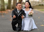 How the shortest married couple in the world met and fell in love