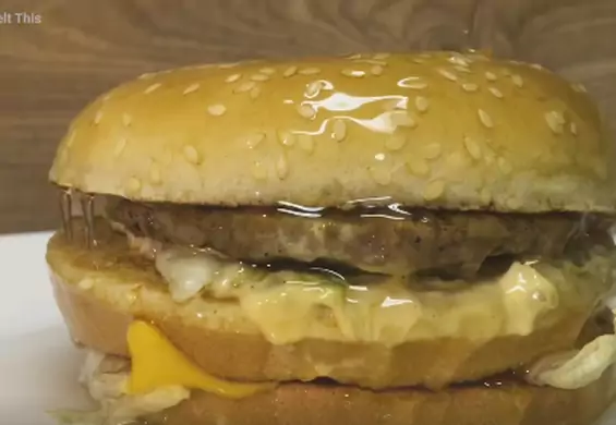 Co się stanie, gdy polejesz Big Maca kwasem siarkowym? Zobacz wideo!