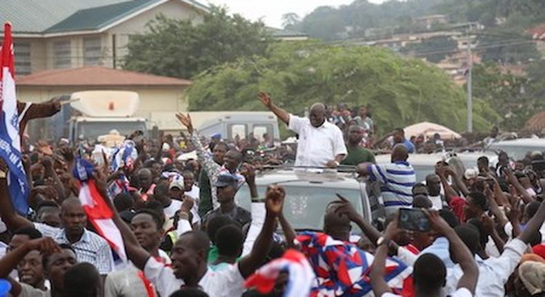 Addressing residents of Obuasi on Friday, July 15, 2016, the NPP flag bearer said his party will ensure the re-opening and full operation of the Anglogold Ashanti mine, for business and commercial activities to pick up in town.