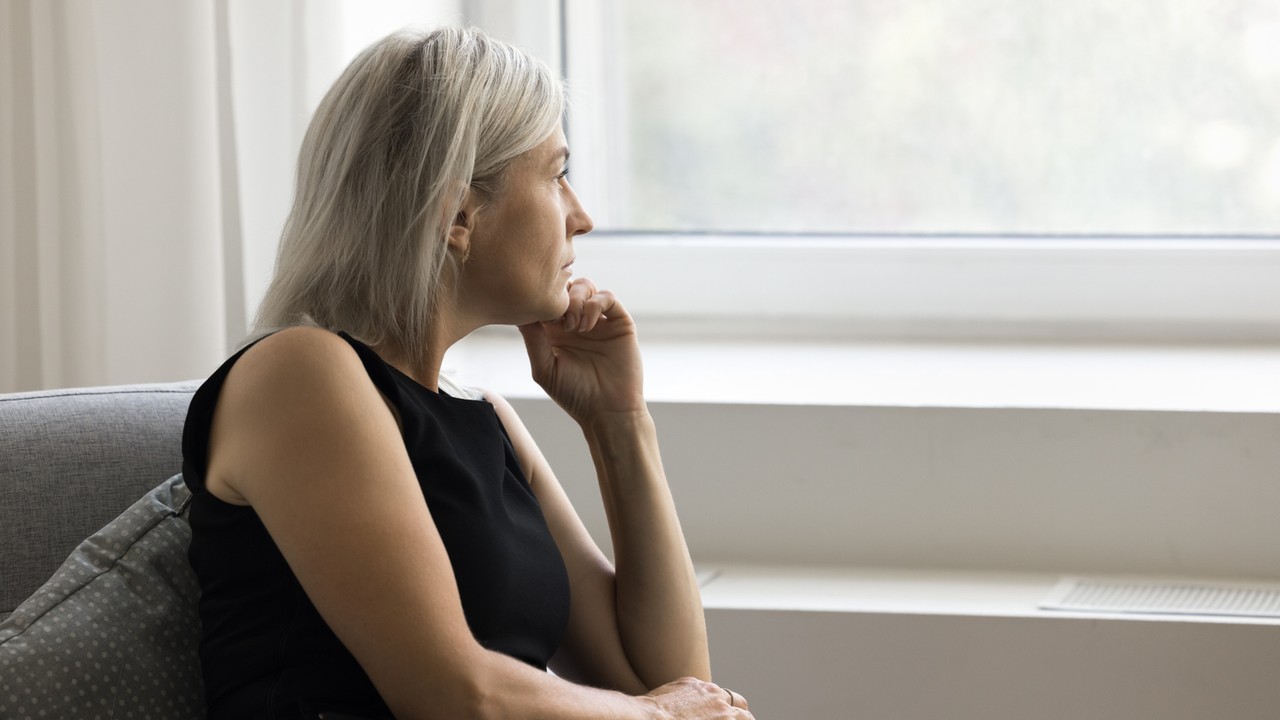 Depresja, problemy ze snem i koncentracją. Takie mogą być skutki nadmiernego rozmyślania. Ekspertka wyjaśnia, jak zatrzymać natłok myśli