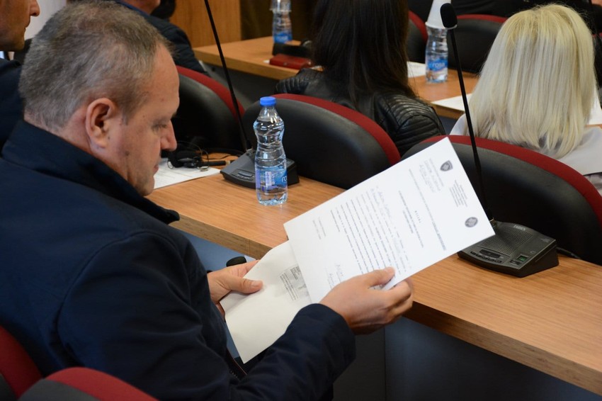 Podnošenje ostavki na KiM