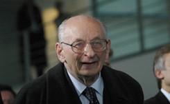 Bartoszewski patronem Komitetu Obrony Demokracji. 'Pani profesorowa wyraziła zgodę'