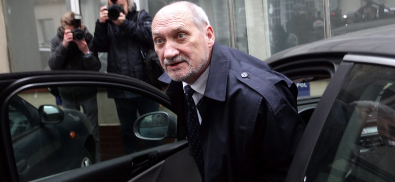 Macierewicz ujawni tajne teczki wojskowych służb specjalnych PRL. A tam ludzie obecnych mediów, politycy...