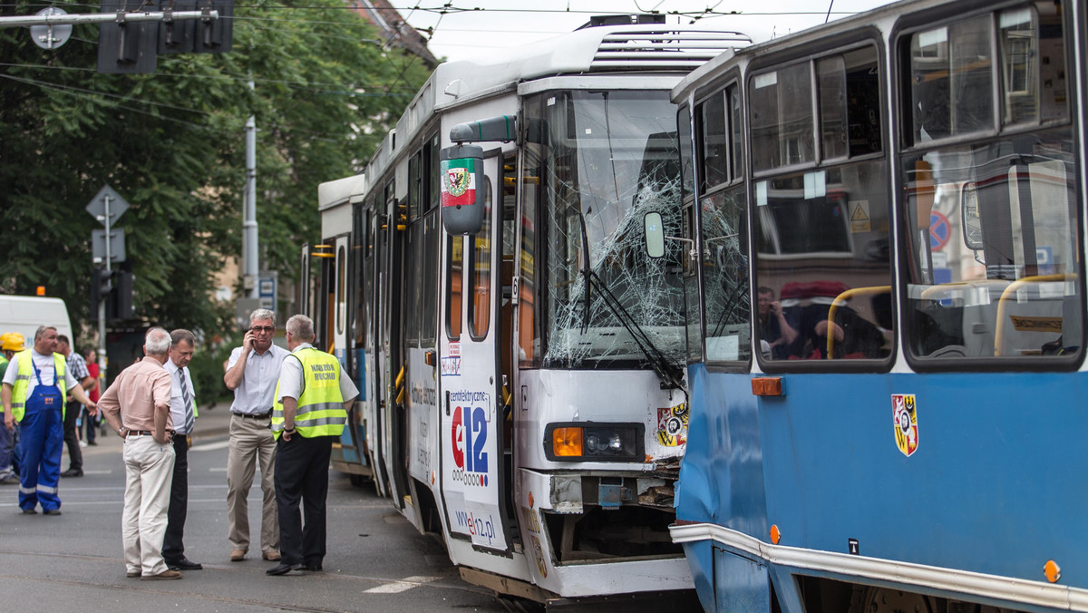 Dziś przed południem doszło do zderzenia dwóch tramwajów we Wrocławiu. W wypadku rannych zostało 25 osób - podało TVN24.