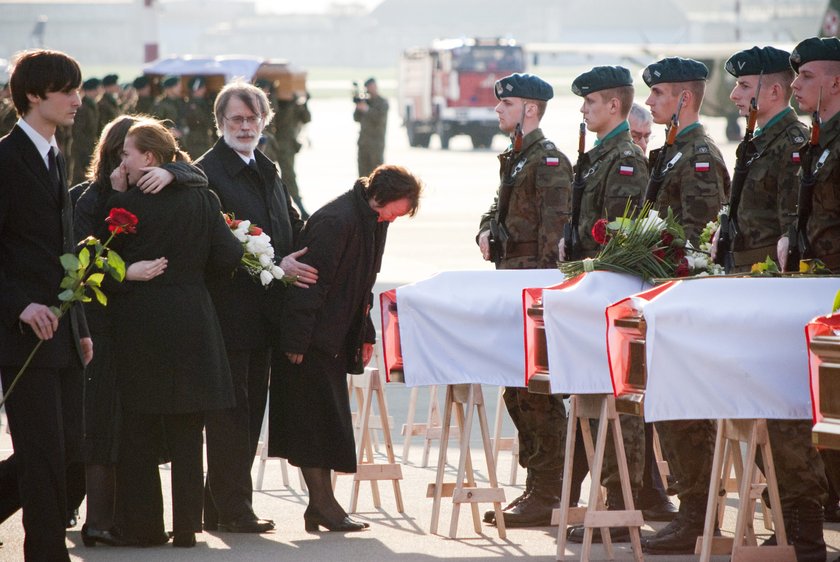 Uroczystości żałobne na Okęciu 15 kwietnia 2010