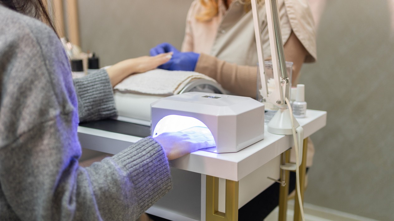 Používanie LED lámp má isté zdravotné riziká, najmä v prípadoch, keď je priveľmi časté. Ilustračné foto