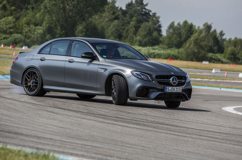 Mercedes-AMG E 63 S 4Matic+ - sportowiec o niewiarygodnych talentach