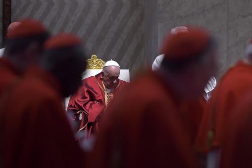 Mamy XXI wiek a Watykan mówi, że łaskawie udzieli kobietom prawo głosu na synodzie biskupów.