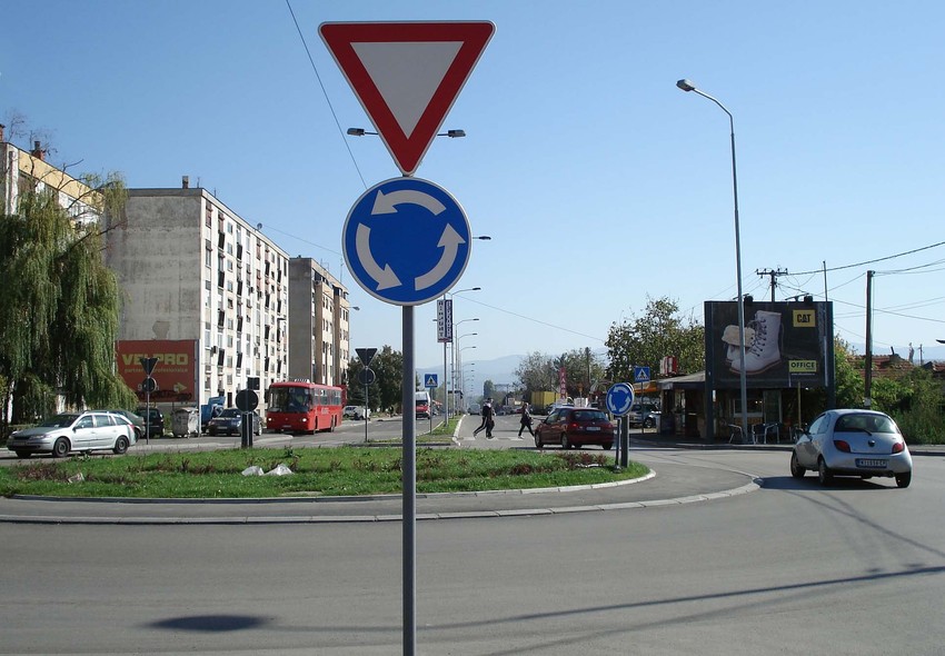 Kružni tok na Bulevaru 12. februara gde se dogodio težak vatreni incident