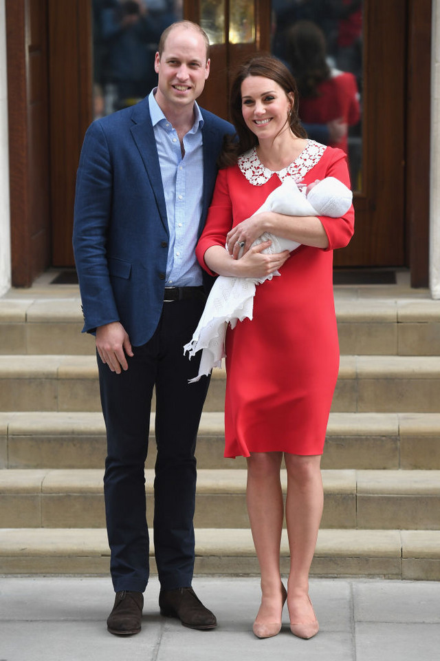 Pierwsze zdjęcia kolejnych członków rodziny Windsorów: Kate Middleton i książę William z ich synem Louisem w 2018 r.