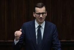 Wysokie ceny paliwa. Morawiecki mówi, kiedy spadną