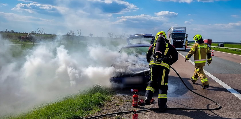 Kupił samochód, ale w drodze do domu auto stanęło w płomieniach. To był początek problemów kierowcy