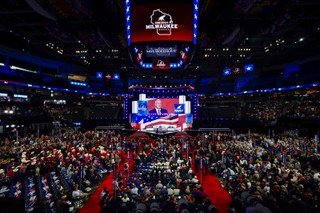 Wszystkie oczy na Milwaukee. Trump zmieni swój wiecowy styl?