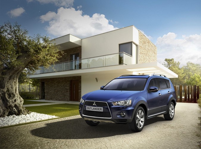 Oto outlander najbardziej przebojowy SUV w Polsce - pod względem popularności toyota RAV4 nie dorasta mu do zderzaka, a o Nissanie szkoda gadać