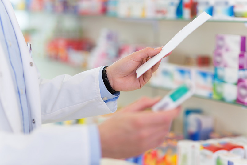 Środowisko aptekarskie od wielu lat utyskuje, że rolę farmaceutów sprowadzono do sprzedawców leków.