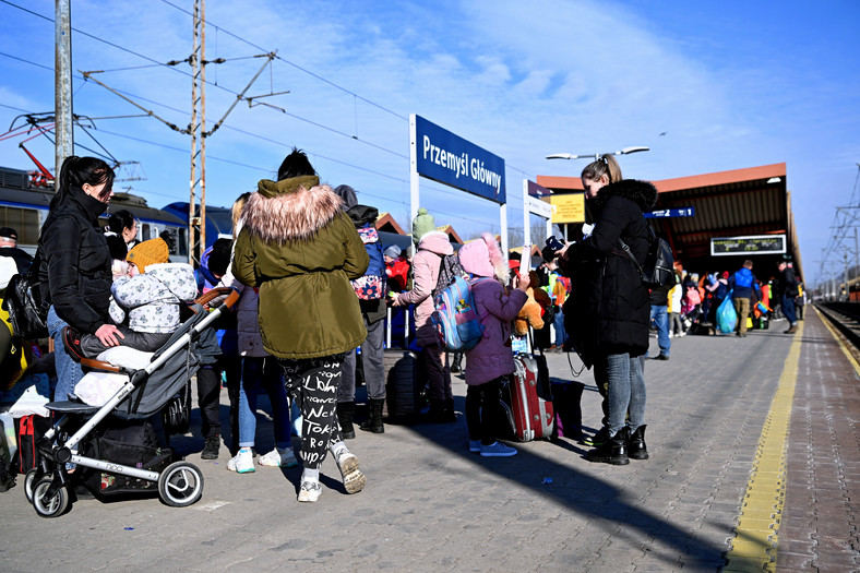 Uchodźcy z Ukrainy na dworcu PKP w Przemyślu