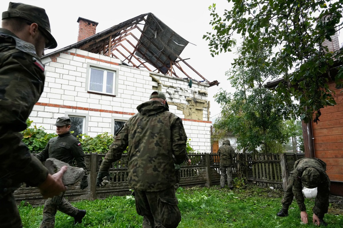 Dom w Wyrykach będzie odbudowany na koszt państwa. "Niepotrzebne są zbiórki"