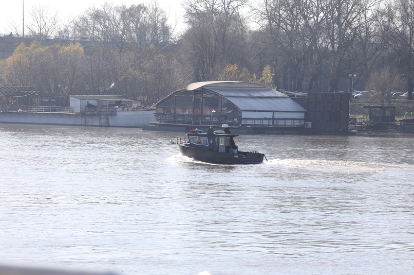 Rečna policija na Savi u blizini kluba "Gotik"
