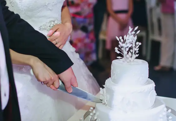 Jak zaoszczędzić na torcie weselnym? Porady wedding plannerki szokują