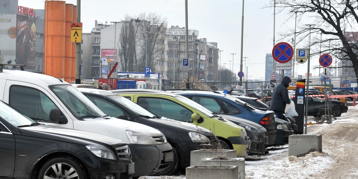 Mniej stref płatnego parkowania w łodzi