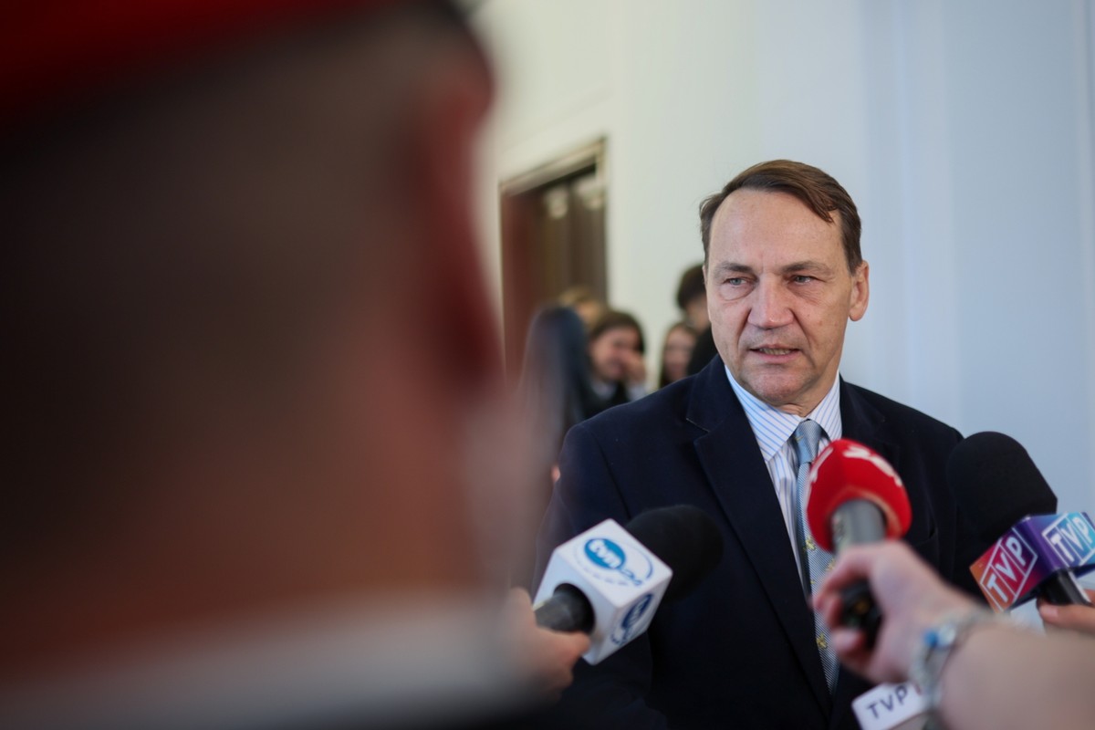 Sikorski: Po prawie 4 latach apetyt Rosji na wojnę nie osłabł, rosyjskie wydatki wojskowe rosną