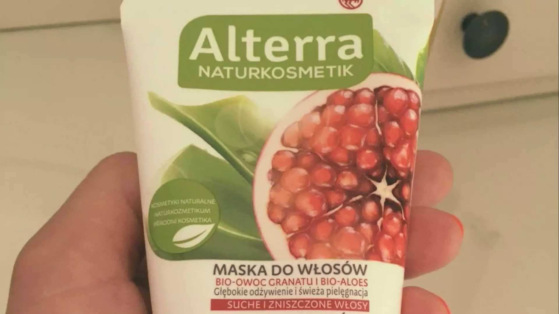 Dlaczego ta maska do włosów bije rekordy sprzedaży w drogeriach Rossmann? [NASZ TEST]