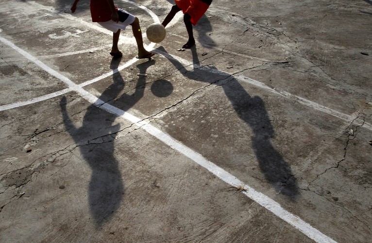 Mali piłkarze ze slumsów Dżakarty