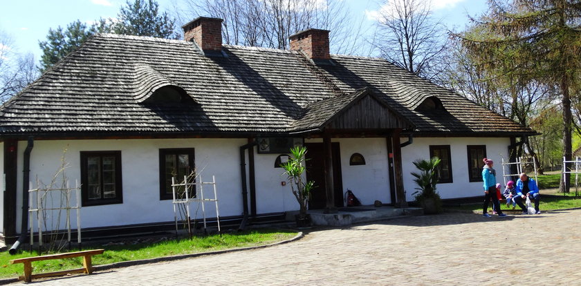 Pożar w skansenie. W zabytkowy budynek strzelił piorun