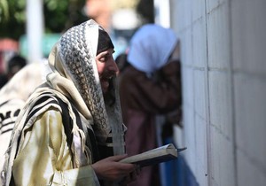 Sekta Lev Tahor praktikuje strog oblik ultraortodoksnog judaizma | Foto: JOHAN ORDONEZ/AFP via Getty Images