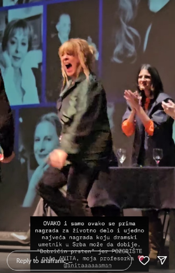 Anita Mančić na sceni Jugoslovenskog dranmskog pozorišta