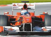 Reklama Santandera na bolidzie kierowcy Formuły 1 Fernando Alonso, luty 2010 r. Fot. AFP