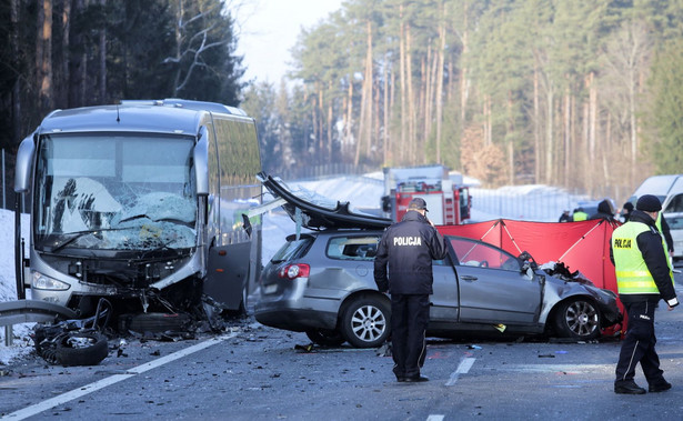 Trzy ofiary śmiertelne wypadku w Kabikiejmach. 11 dzieci trafiło do szpitala