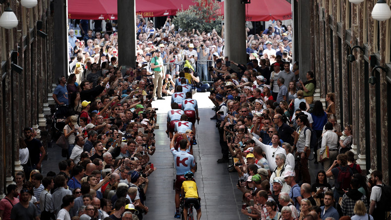 Tour de France: tysiące fanów świętowało w Brukseli jubileusz Merckxa