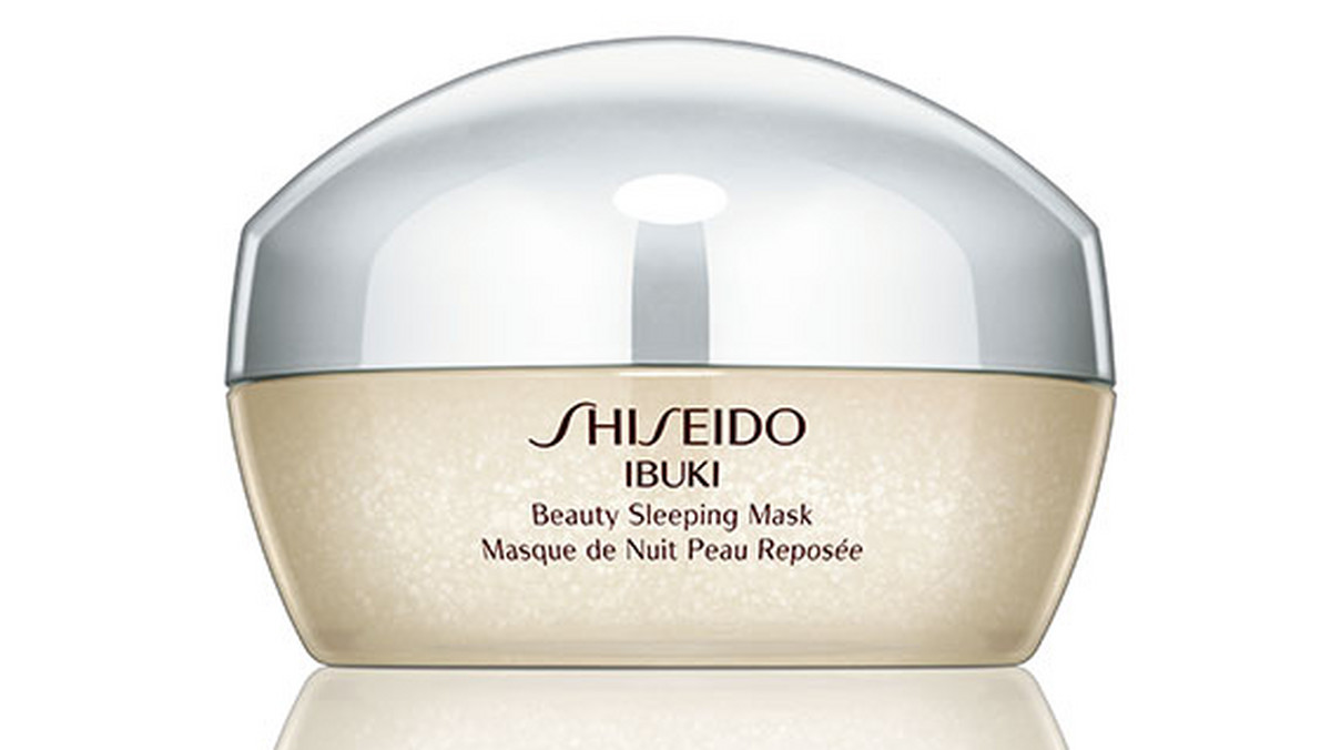 Shiseido przedstawia preparat do pielęgnacji skóry twarzy - Ibuki Beauty Sleeping Mask. Kosmetyk o żelowej konsystencji, który zatroszczy się o twoją urodę. Maska nakładana na noc stymuluje funkcje komórek skóry w trakcie snu. Z Ibuki Beauty Sleeping Mask twoja cera po przebudzeniu będzie wyglądała na wypoczętą, zdrową i promienną.