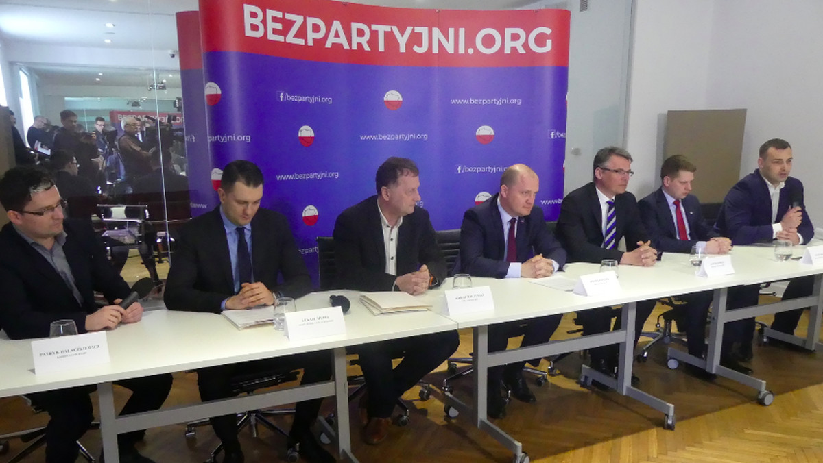 Prezydent Zielonej Góry wraz z innymi włodarzami miast i gmin, a także radnymi, przystąpił do Ruchu Samorządowego "BEZPARTYJNI". - Razem możemy więcej! Przywróćmy normalność! Dlatego już dziś zapraszamy do współpracy samorządowców i mówimy: chodźcie z nami! - nawołuje Kubicki.