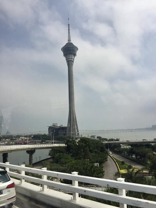 Macau Tower to wieża o wysokości 338 m. Na wysokości 223 m znajduje się czteropiętrowy punkt widokowy.