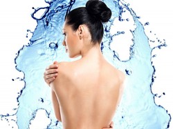 Latem skóra potrzebuje szczególnego napojenia. Jak zaspokoić jej pragnienie?