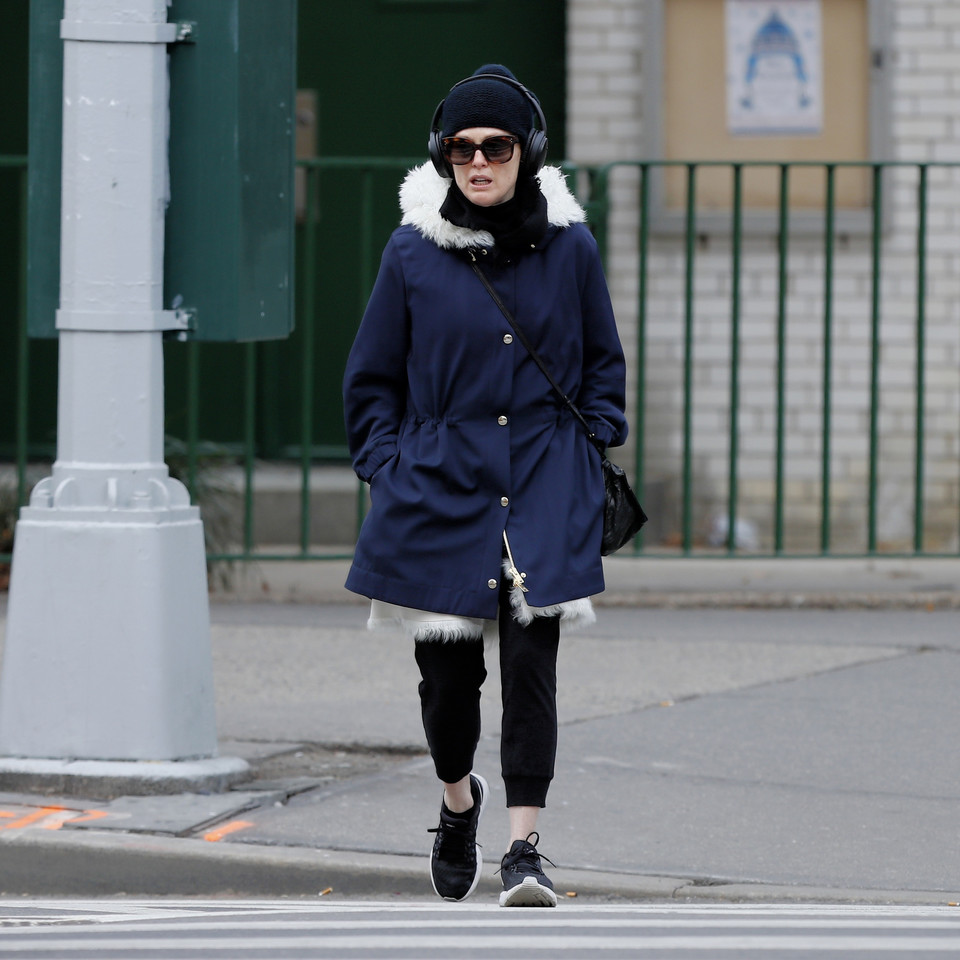 Julianne Moore na spacerze w Nowym Jorku