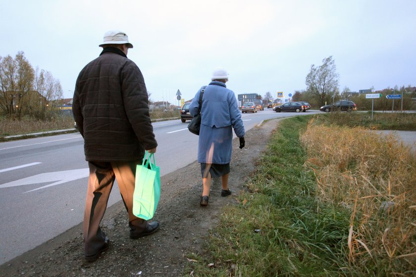 Piesi przy ul. Świętokrzyskiej w Gdańsku