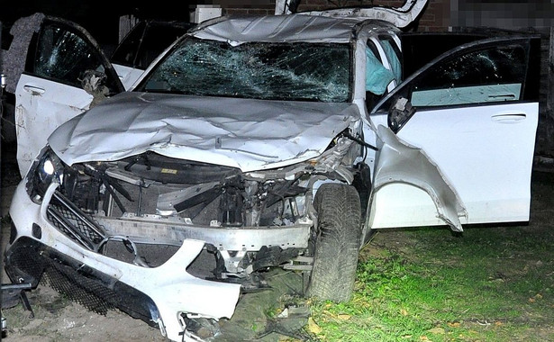 Tyle zostało z Mercedesa, który trafił na pranie tapicerki