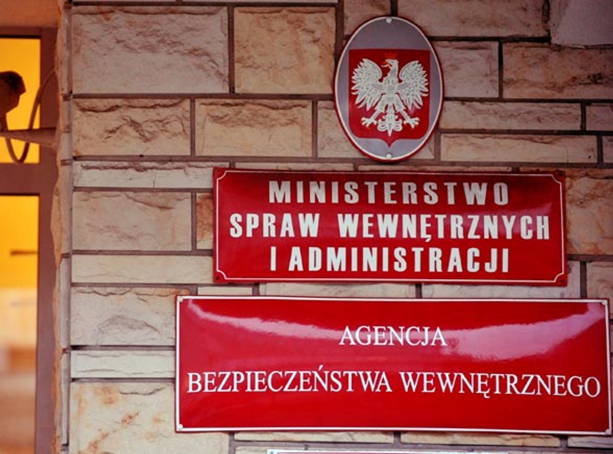 Auta polskich szpiegów na sprzedaż
