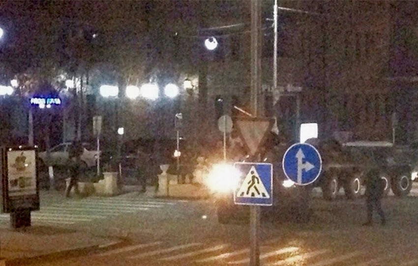 Ekstremisti su jutros rano napali policiju, a potom zauzeli Medija centar u Groznom