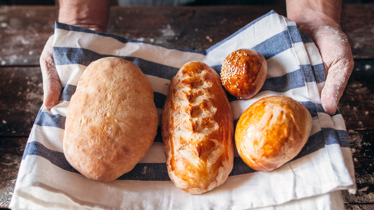 Co zrobić, by chleb był dłużej świeży? Sprawdzony sposób sprzed lat