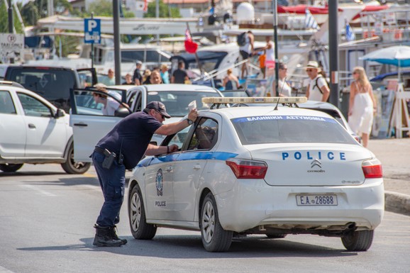 Šta kada u inostranstvu napravite prekršaj i policija vas zaustavi: Prvo pravilo - NE POTPISUJ ništa što ne razumeš! Evo šta još sve treba znate